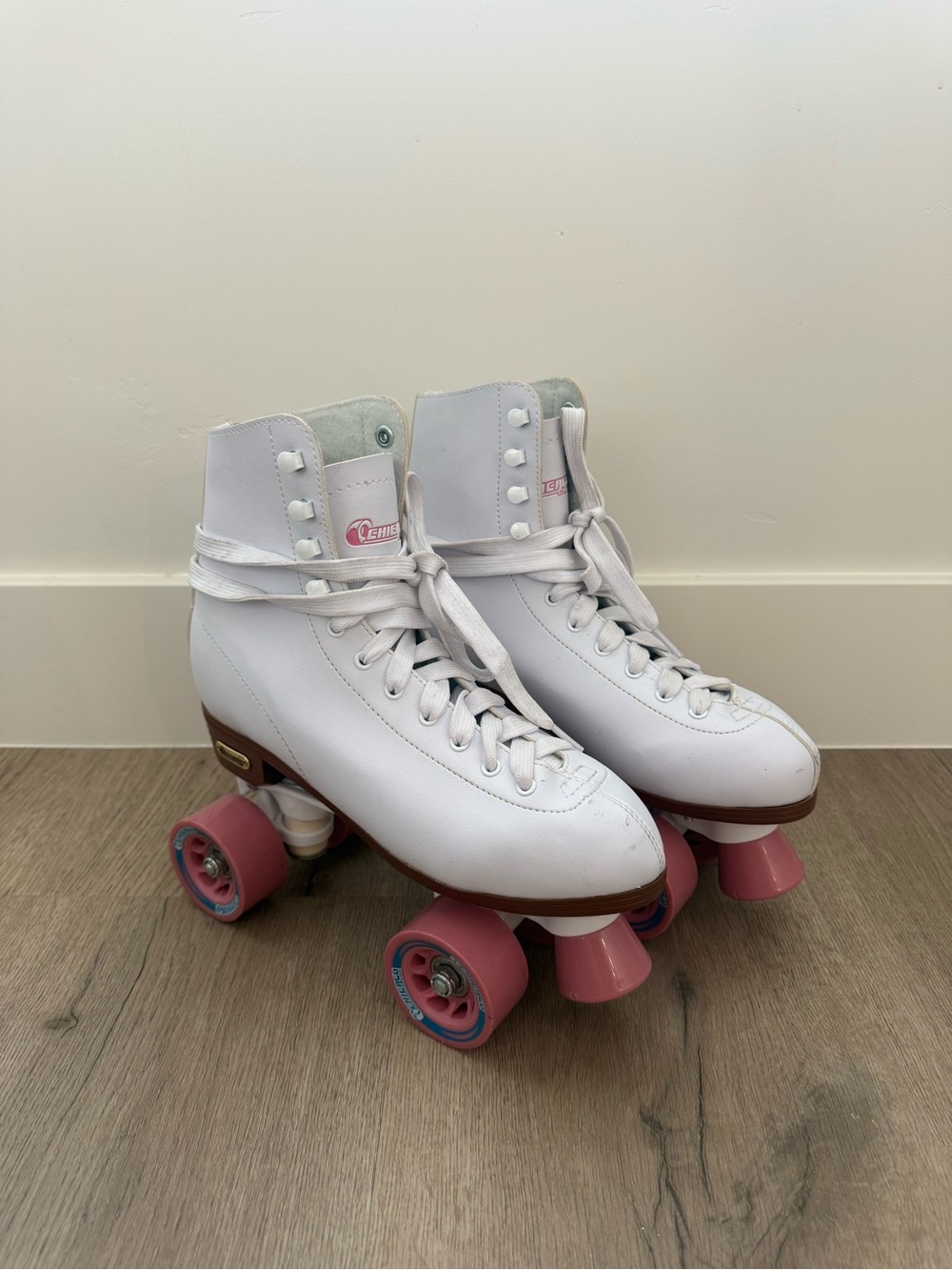Women's White And Pink Chicago Brand Roller Skates